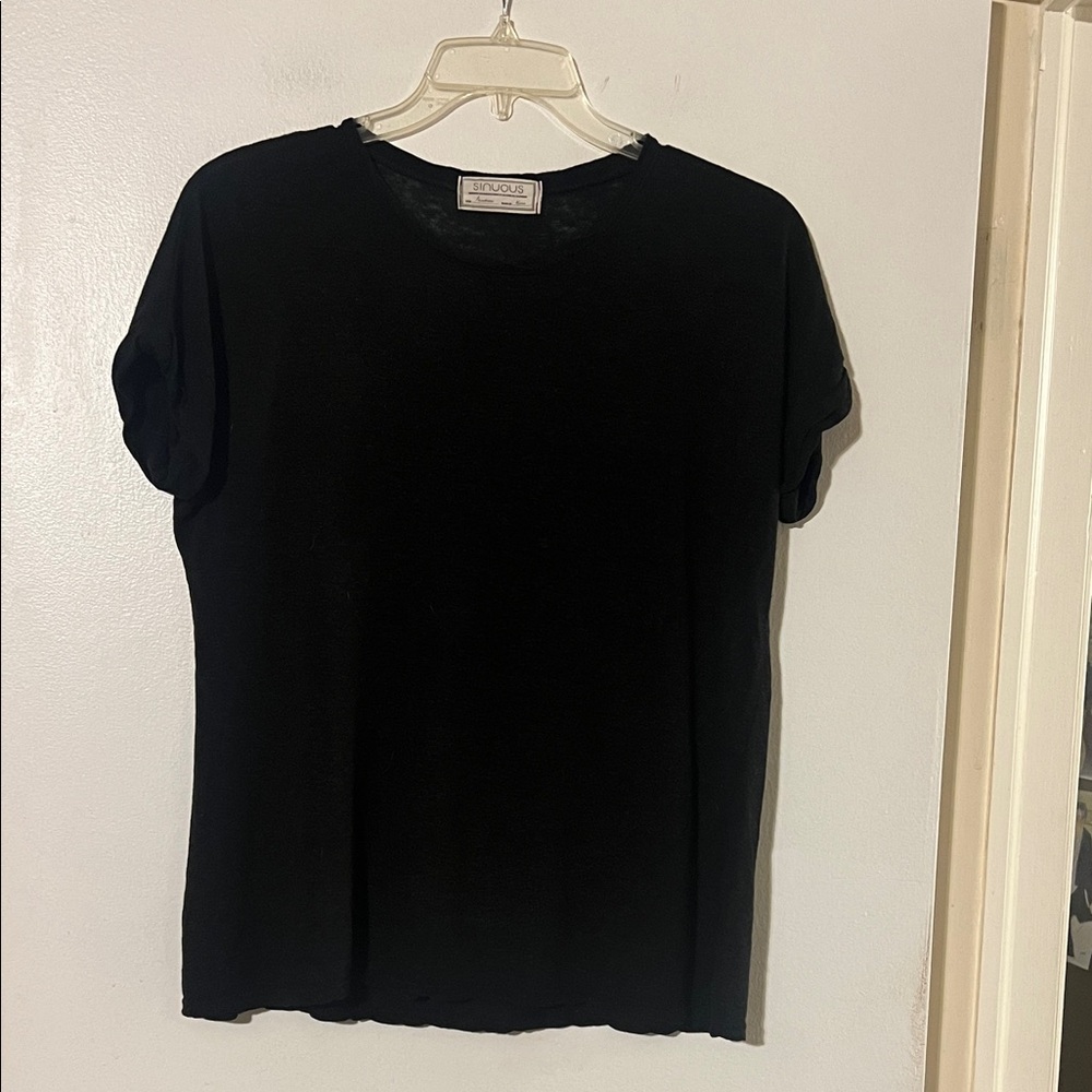 Sinuous black short sleeve linen/rayon top